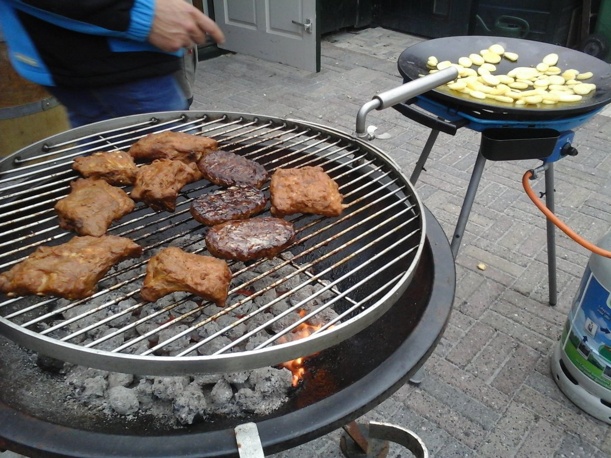 kleinethijs's tweet photo. Want het is nooit te koud om te BBQ-en https://t.co/WAUREK2REG