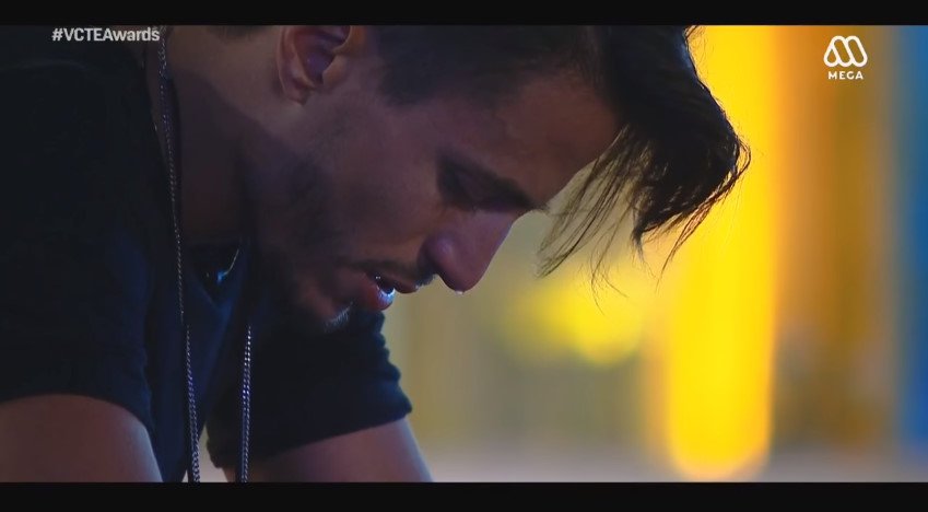 GatoEnciner's tweet photo. Es que el premio al mejor lloro se lo tenia que ganar si o si Marco. Ese momento fue tan ♥ #VCTE98 https://t.co/KfOKvdFiD6