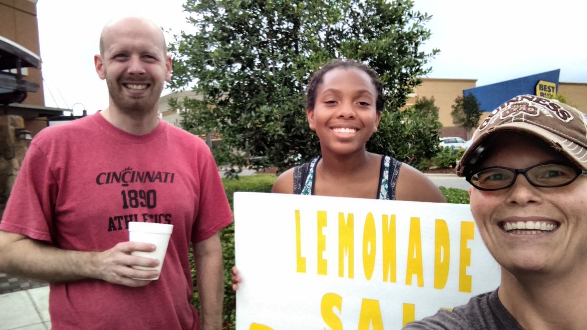 Tonya_tkdesigns's tweet photo. Today is #LemonadeDayTTown! Get out and support future #entrepreneurs! https://t.co/qf0NjGVZfu