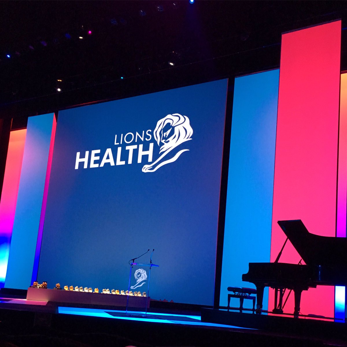 FCBHealthNY's tweet image. #FCBhealthNetwork representing at #LionsHealth 🦁 #Rawr #boldbeginnings