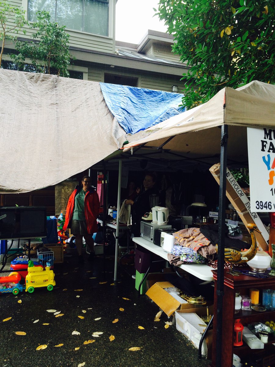 CatesimpsonprS's tweet image. It’s great (wet) day for a garage sale fundraiser #fortmac with @earlsrestaurant @caneufeld @jenn_amelia @bethcm