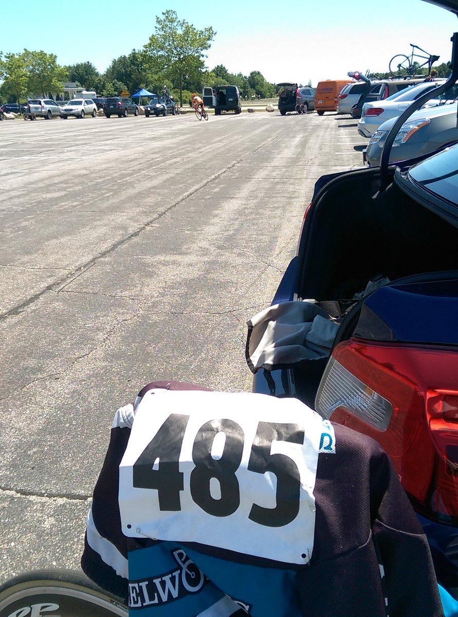 52gates's tweet photo. First USAC race all year for me..#WillIFinishOrGetDropped? #Ninigrit https://t.co/BVkKAetNCu