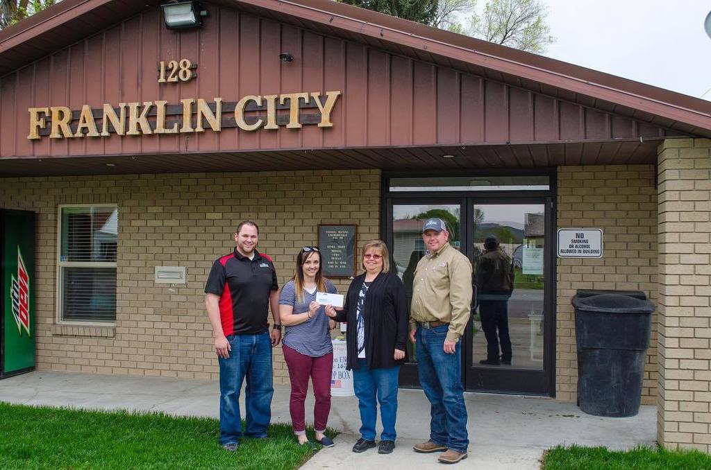 ValleyWide_Coop's tweet photo. Valley Wide Cooperative and Valley Agronomics LLC, donated $300 to Franklin City. #givingb… https://t.co/JOkSltUAbV https://t.co/mfxirw6Quv