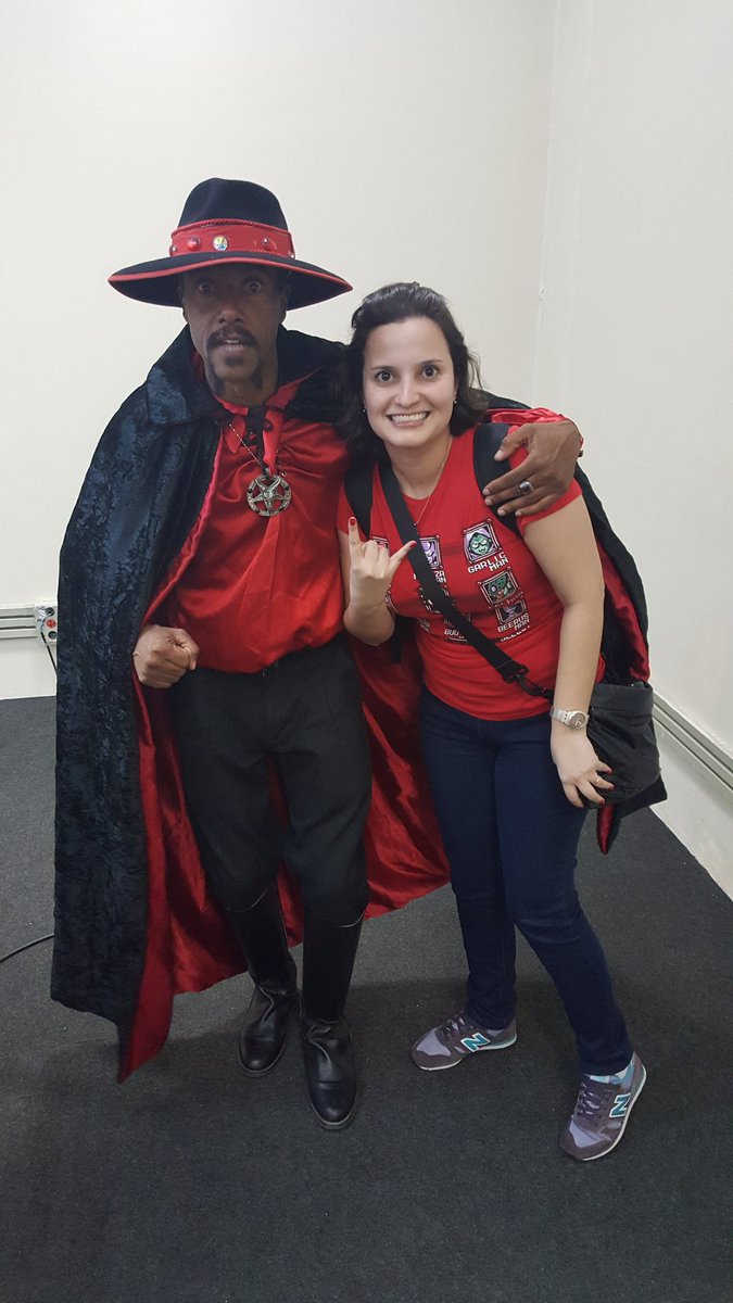 brunaspontes's tweet photo. Eu e o Toninho do Diabo #FestComix https://t.co/48BoL6uOhs