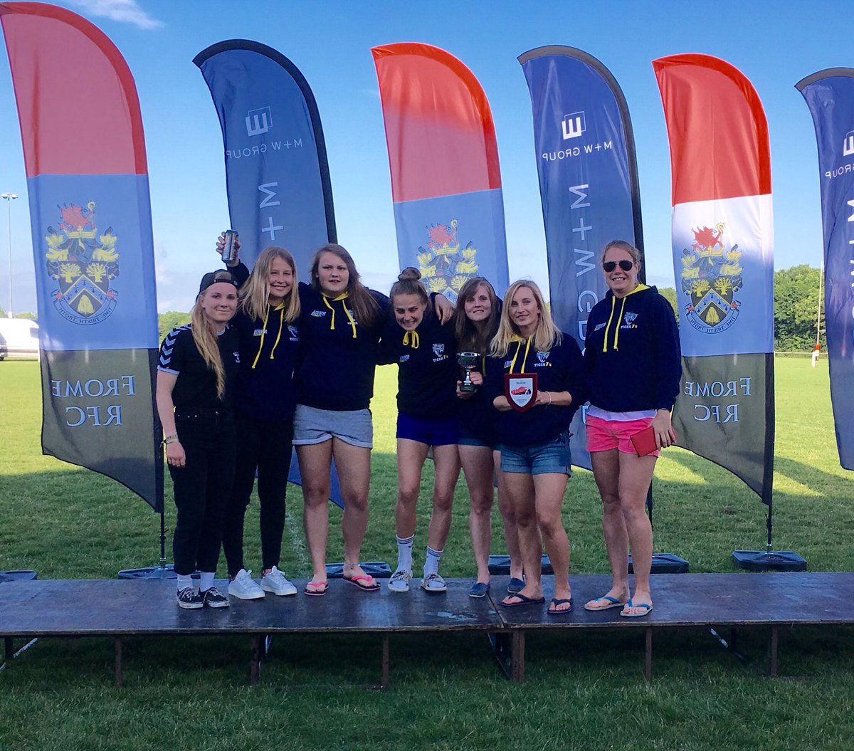 Great day at frome.. <a href="/Tiger7sUK/">Tiger7s</a> winning the bowl. Supporting <a href="/alzheimerssoc/">Alzheimer's Society</a> at the same time🏉🍻☀️🐯