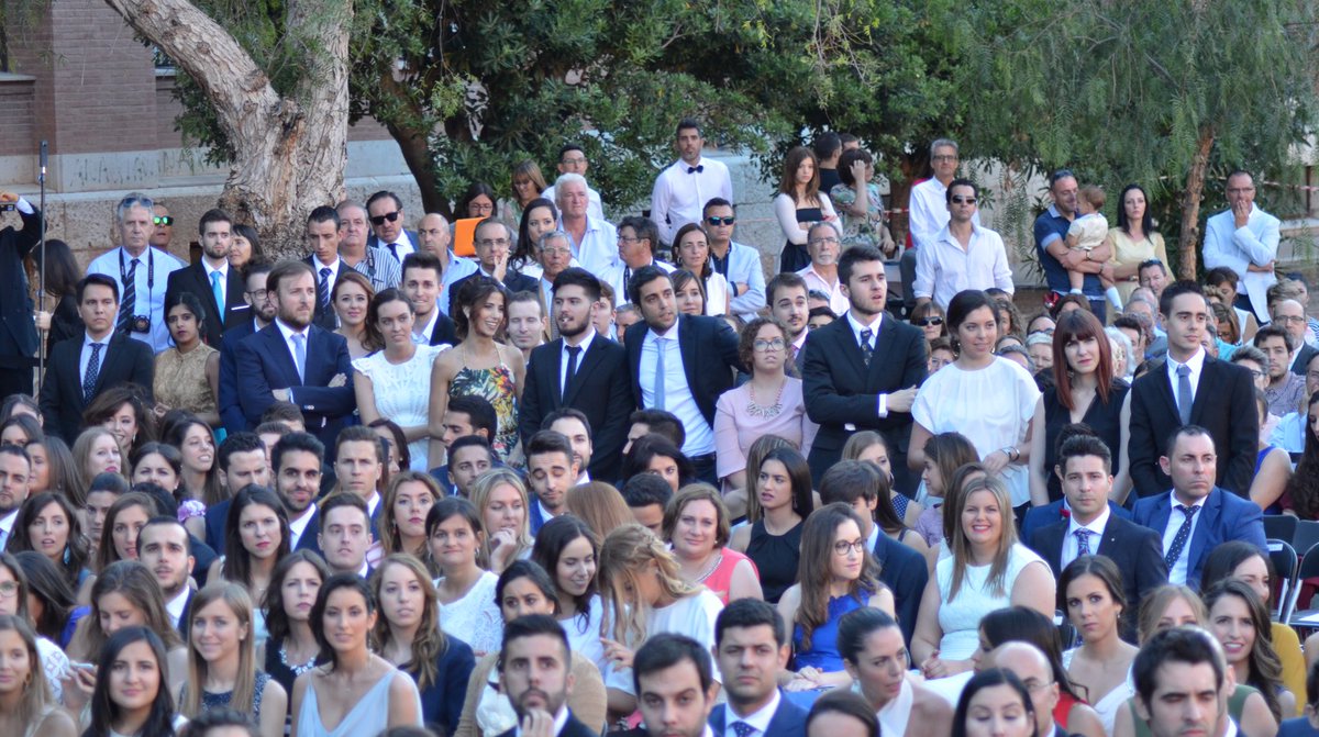 gradomultimedia's tweet photo. Grande Héctor!!
Grandes #MADMEN
#Enhorabuena 
#GraduacionUCV https://t.co/LQdlTjREs6