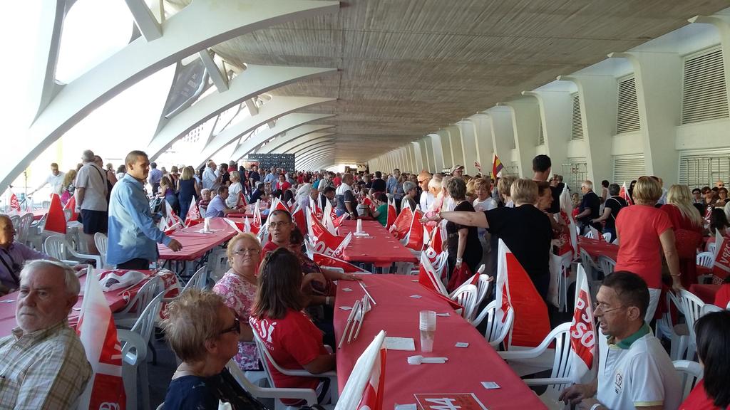 GMSocialistaElx's tweet photo. Lxs socialistas ilicitanxs, presentes en la #FiestaDeLaRosaCV #LaGenteDelSí #UnSíPorElCambio https://t.co/F55a0HANkx