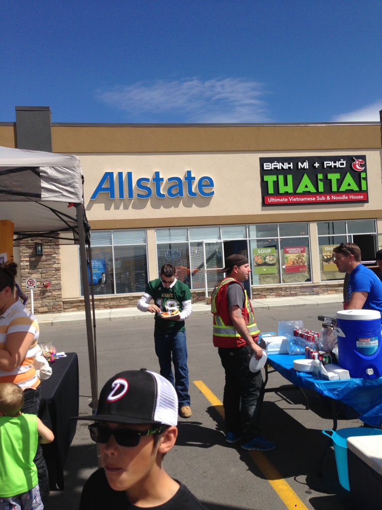 AirdrieIrish's tweet photo. What to do on this beauty day? Come support #AllState in Airdrie with awesome draws and meet some Irish players!! https://t.co/1eueoQBPnL