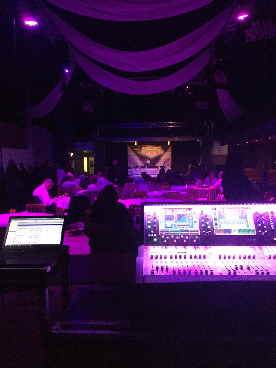 TheFrontHB's tweet photo. Filling up for the crooner Vegas showcase. https://t.co/YKk5E2QAqt