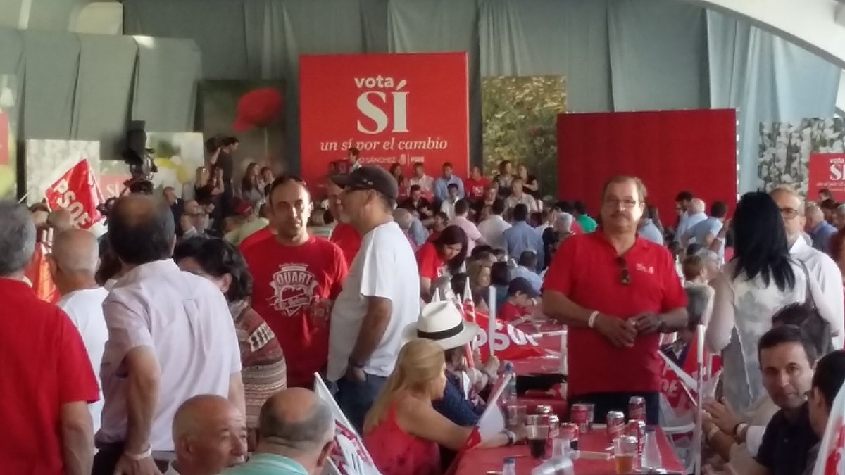 GMSocialistaElx's tweet photo. Lxs socialistas ilicitanxs, presentes en la #FiestaDeLaRosaCV #LaGenteDelSí #UnSíPorElCambio https://t.co/F55a0HANkx