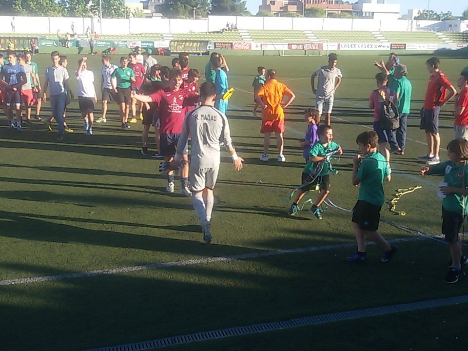 Más imágenes de la celebración del <a href="/CFZona5ab/">C.F. ZONA 5 ALBACETE</a> por el ascenso conseguido a la Liga Nacional Juvenil. ¡Enhorabuena!
