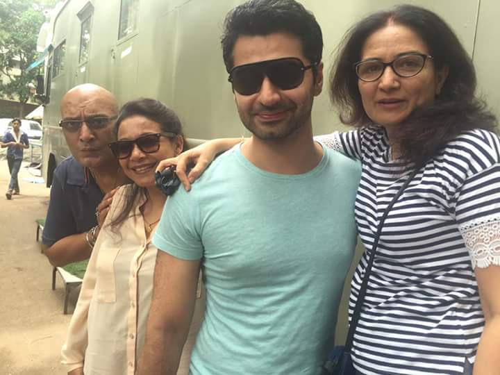 Harshad_AroraFC's tweet photo. @har1603 with cast of Dahleez😘 https://t.co/JNqJ66UXxW