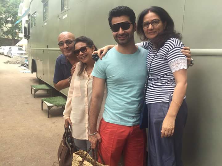 Harshad_AroraFC's tweet photo. @har1603 with cast of Dahleez😘 https://t.co/JNqJ66UXxW