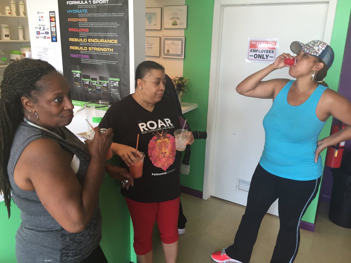 SwankPR's tweet photo. Trying out healthy smoothie at @Bellafitstudio. #BellaFitnessStudios #BellaTurnsOne https://t.co/42f0fxRxpF