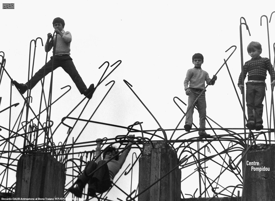 CentrePompidou's tweet photo. « The artist, who was exploited before, now becomes a guerrilla warrior. » #GermanoCelant #UnArtPauvre https://t.co/ezPMl1cLmU