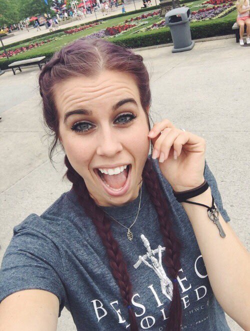taniashome5's tweet photo. #AmyCimorelli vs #ChristinaCimorelli
#Rt for Amy
#Like for Christina https://t.co/GAswEdP3VY