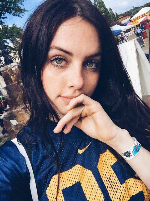 taniashome5's tweet photo. #BeaMiller vs #DaniCimorelli
#Rt for Bea
#Like for Dani https://t.co/OstplAMQBo