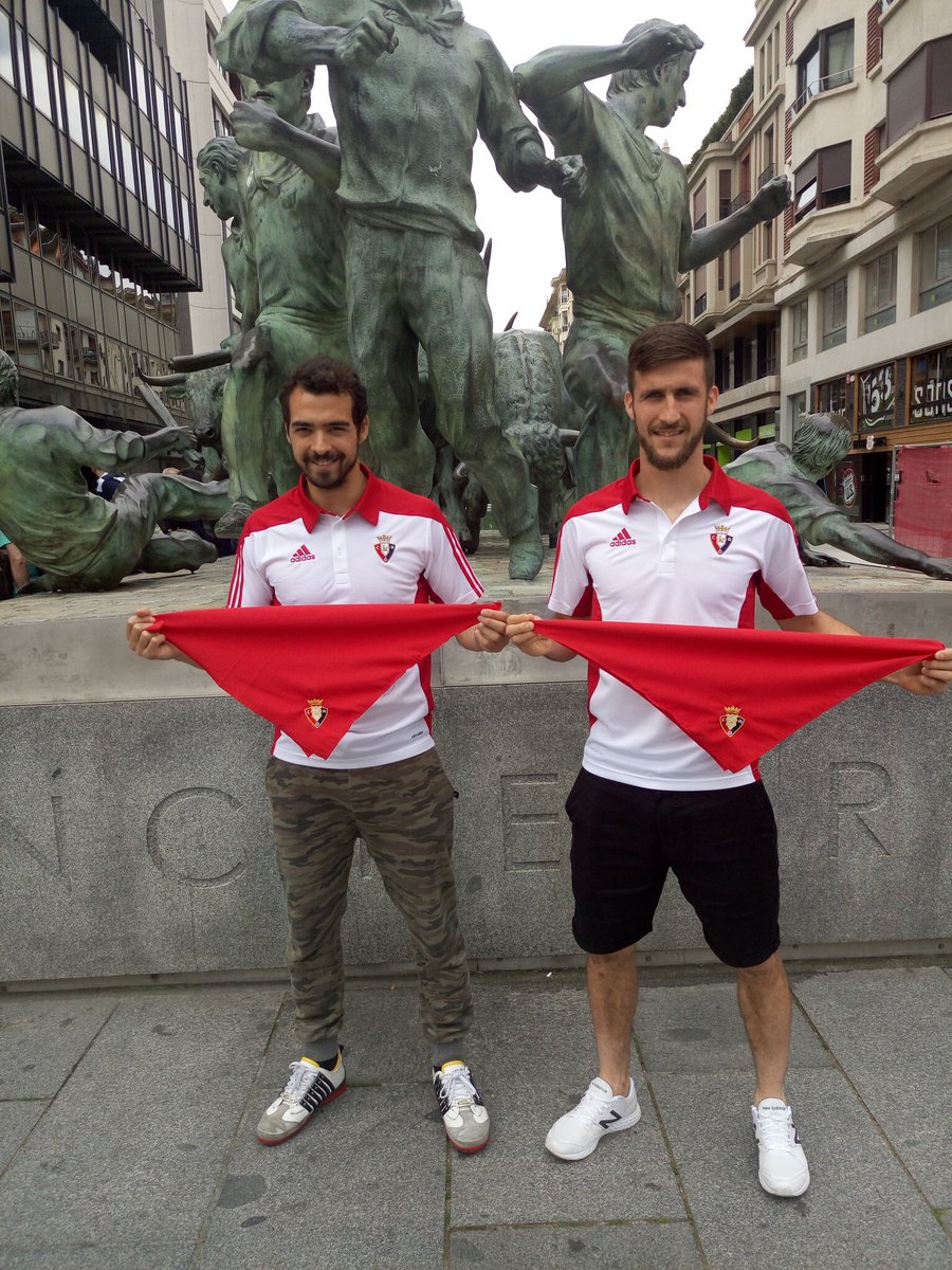RealSporting's tweet photo. 🔴🔵 ¡Enhorabuena a @CAOsasuna por el ascenso! ¡Bienvenidos a @LaLiga de Primera División! 🎉 https://t.co/uGLzUxnp1s