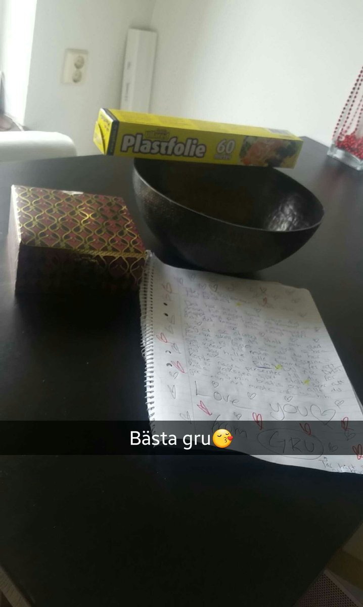 EmmaFernis's tweet photo. Vad hade jag gjort utan er? https://t.co/ZlLCf7kDBJ