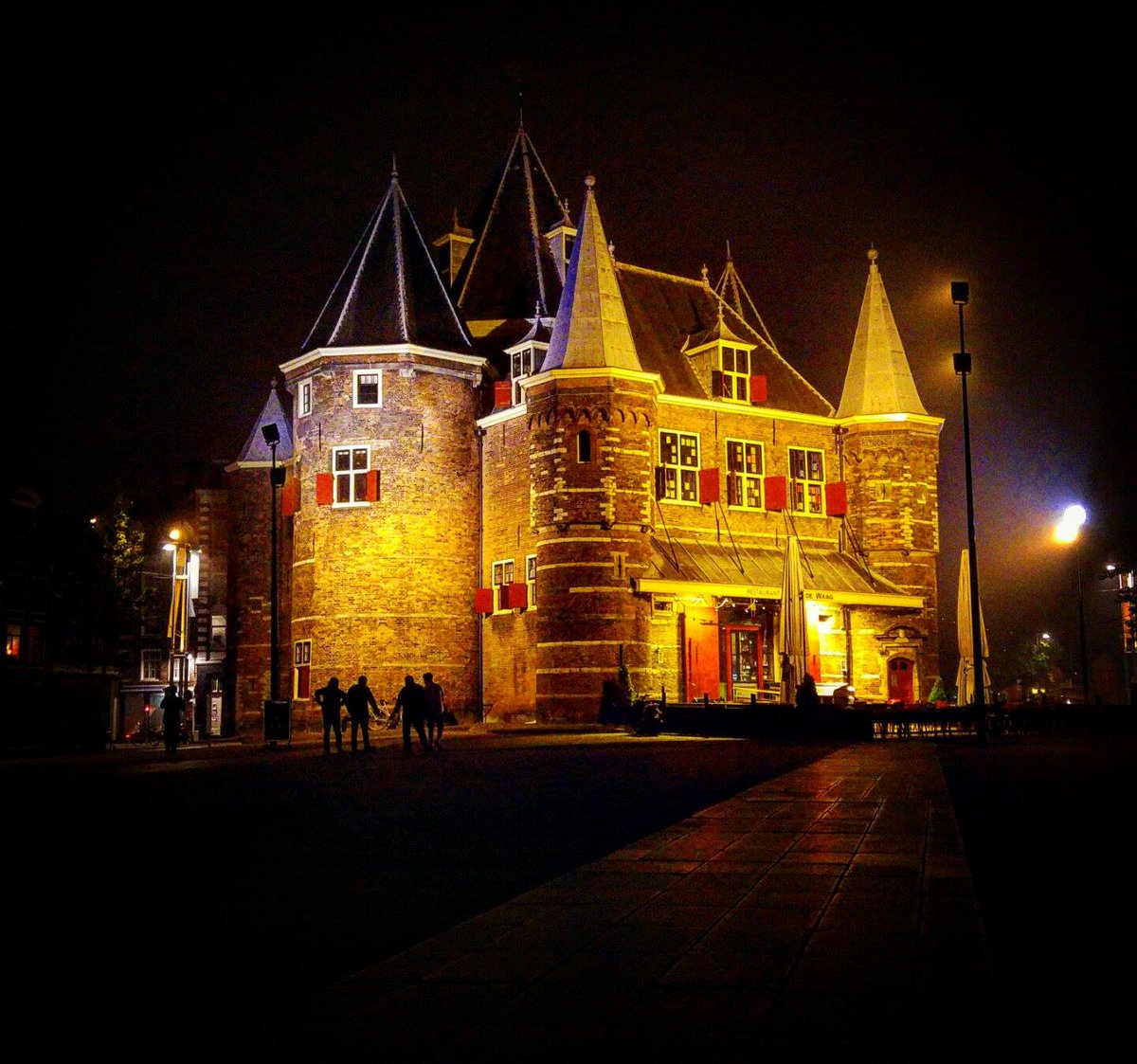 Travel_Tulips's tweet image. RT @Iamsterdam The Waag, a 15th-century building at Nieuwmarkt square, was originally a city gate.  (📷 Saman Aram)