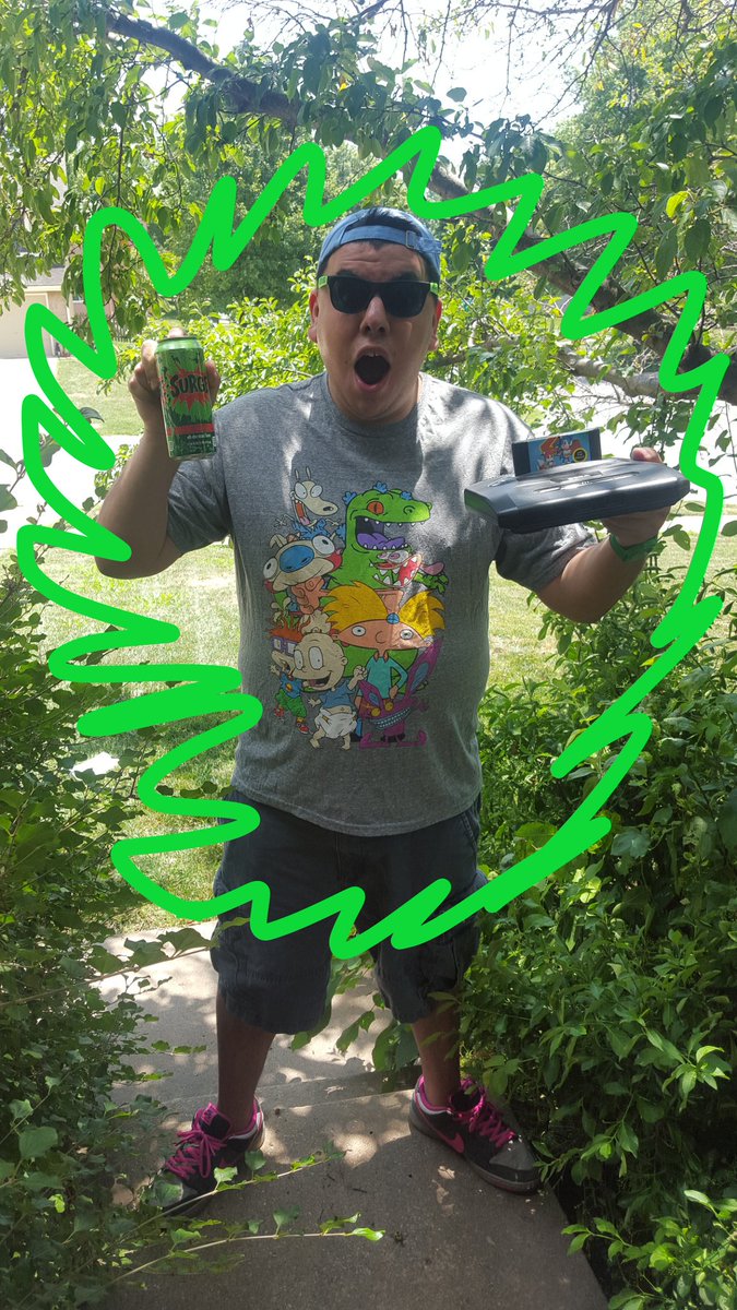 Joel311Bandit's tweet photo. @MarkoftheBuzz 😂 I think I just built a time machine! Found @SURGE & My @SEGA Genesis #BuzzNeighbors #SodaSalesmen https://t.co/qvtKJFMV3K