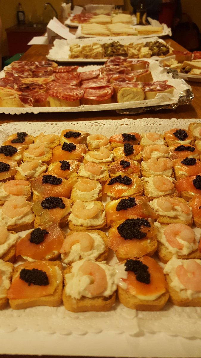 A punt el sopar de pinxos del rebrot de l'<a href="/AP_LaBuixarda/">AP La Buixarda</a> a benefici de la caixa de resistència de @vaga_esfosa