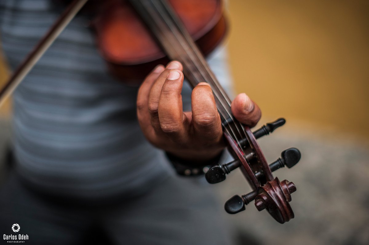 carlos_odeh's tweet image. El encanto de los músicos callejeros y la belleza plástica de sus gestos. #fotografía #Nikon #Reflex #calle #nikkor