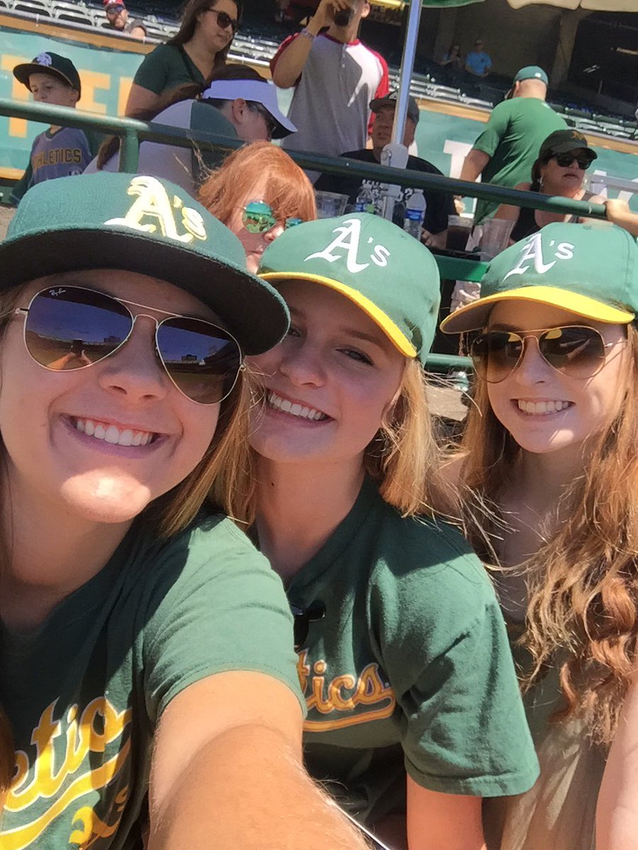 tricialarkin's tweet photo. #atthecoliseum https://t.co/KXVNVb2b3A