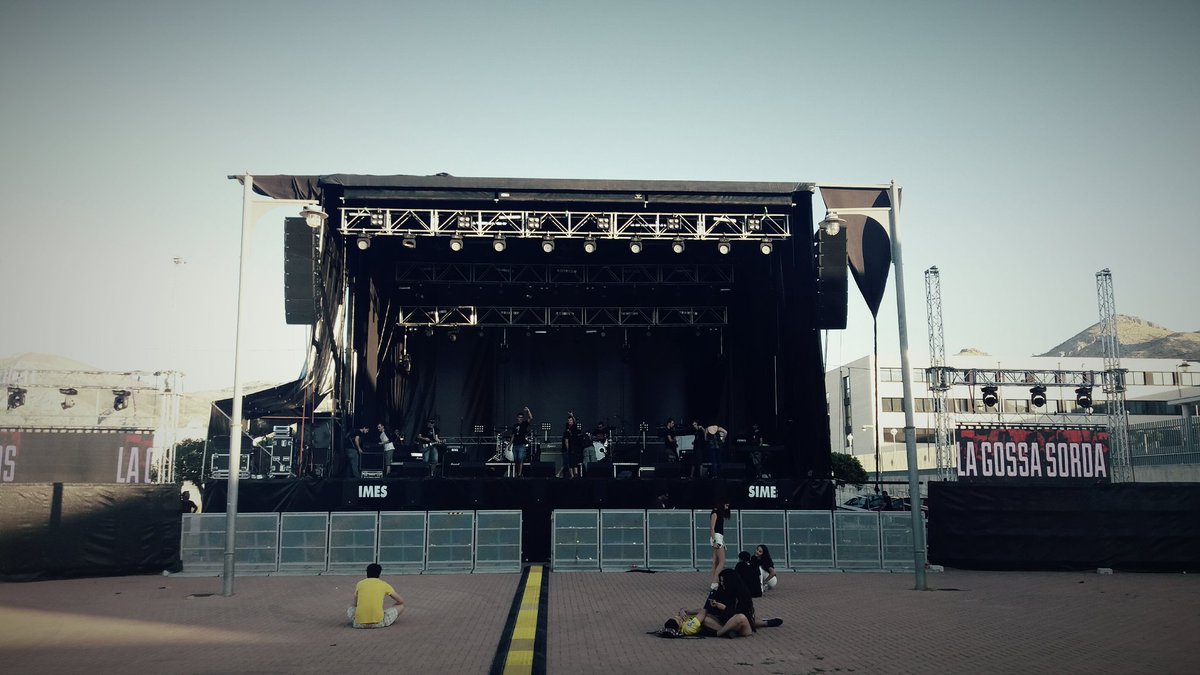 Smoking_Souls's tweet photo. Tot a punt. Acomiadem a la @lagossasorda com cal. A partir de les 21:30h. #últimavoltaloscojones #toursalvatge https://t.co/2YDz3LVa2n