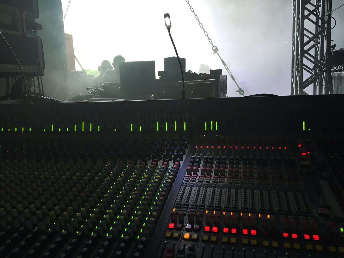 ToneDeafDK's tweet photo. #northsidefestival2016 #xl4 #analoglove https://t.co/CqMkt7tWjr