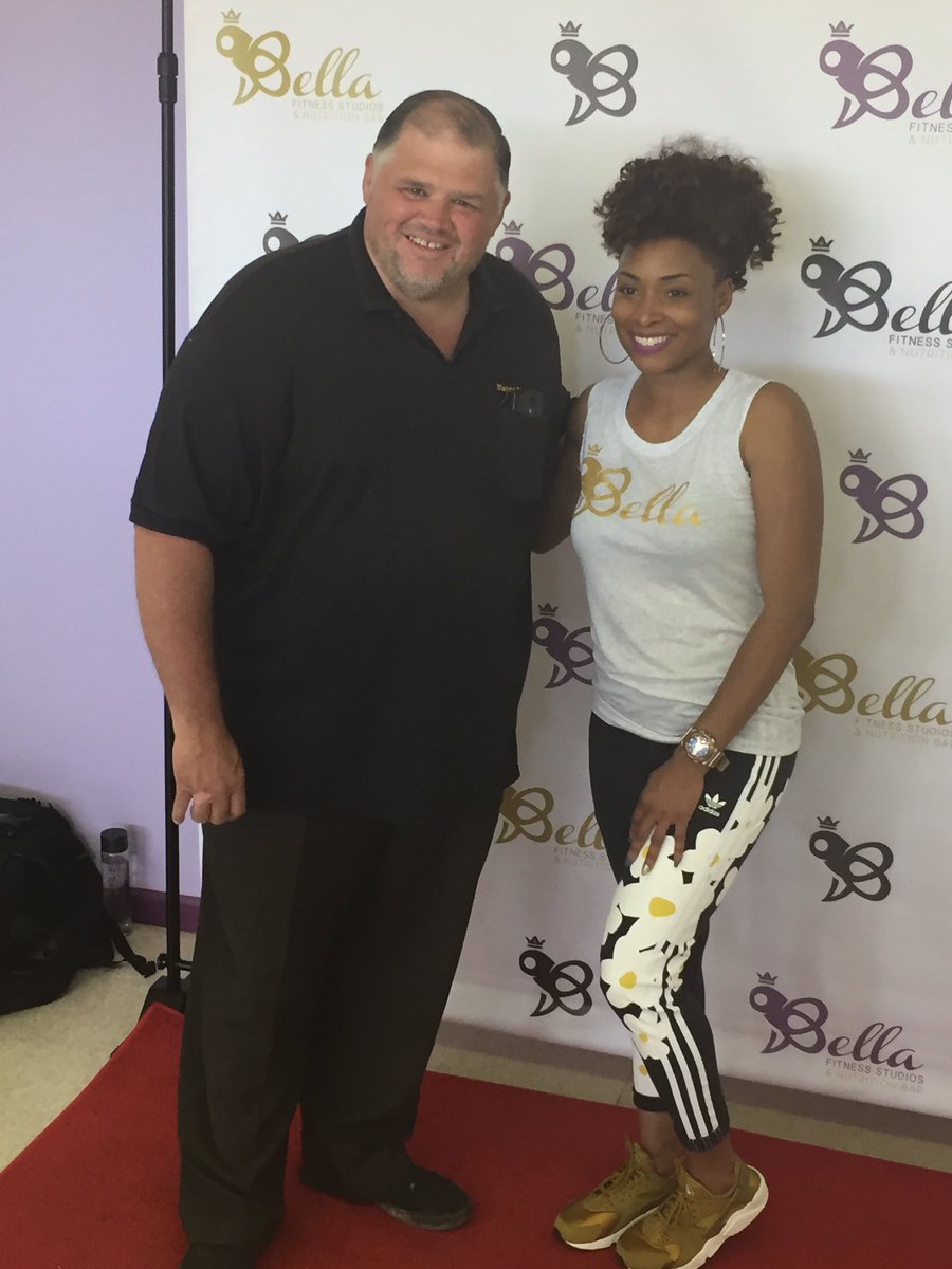 SwankPR's tweet photo. #DorcasGreen with the Mayor of Sauk Village at @Bellafitstudio. #BellaTurnsOne #BellaFitnessStudios https://t.co/e2ccNTjTwP