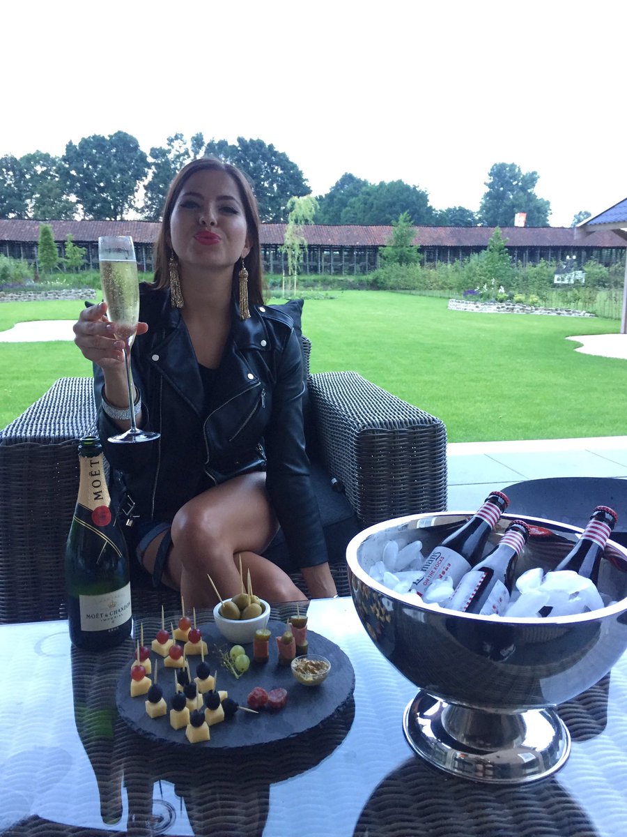 MissK8music's tweet photo. Celebrating my birthday with my girls today! Thanks everyone for the birthday wishes! I read them all 🍾😊🍸👯🎁🎉 https://t.co/3t7b6a6VLV