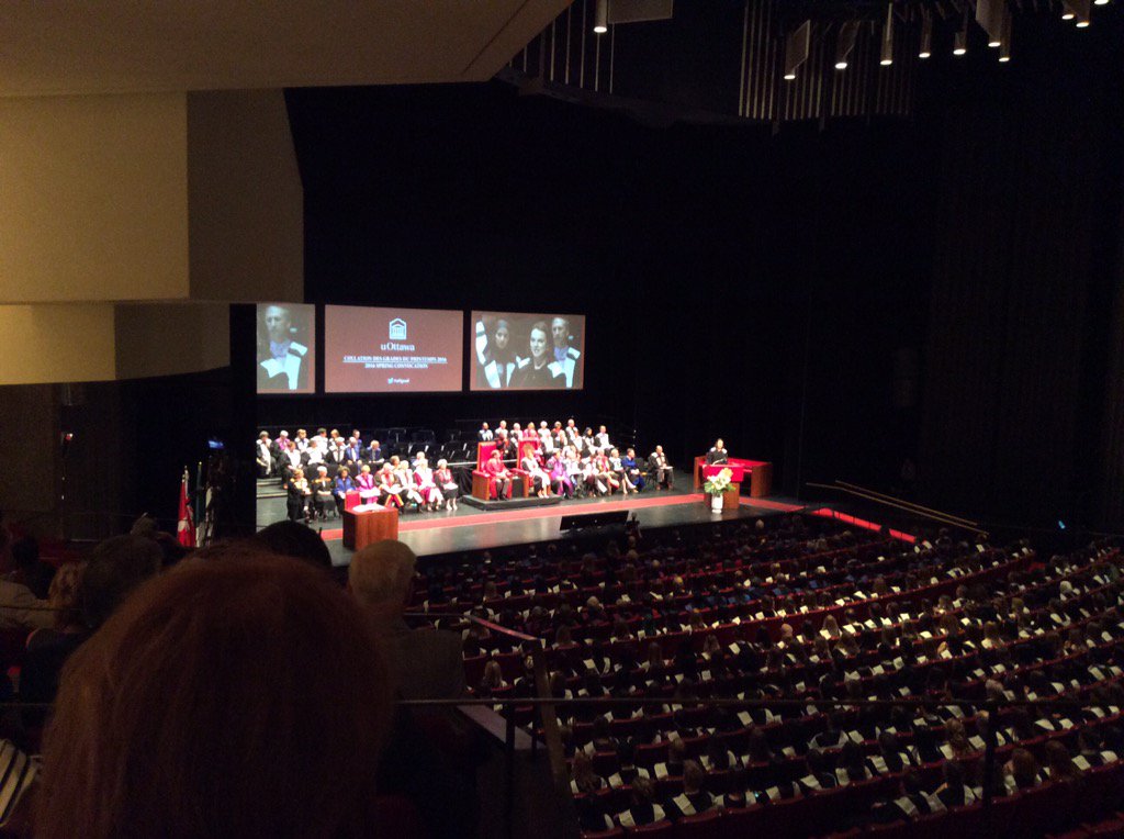 uOttawaArts's tweet photo. Le monde qui nous entoure peut nous enseigner des leçons très importantes.#SophieYelle #majordepromotion #uOgrad https://t.co/bjHnHP3MWz