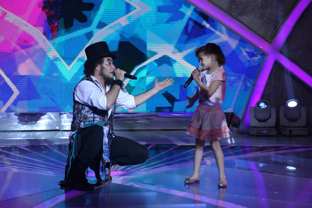 talkraul_'s tweet photo. Analu já está no palco para cantar com "O Teatro Mágico". "Eu e as Crianças" já começou no #RaulGil! https://t.co/NbGPr5u5xM