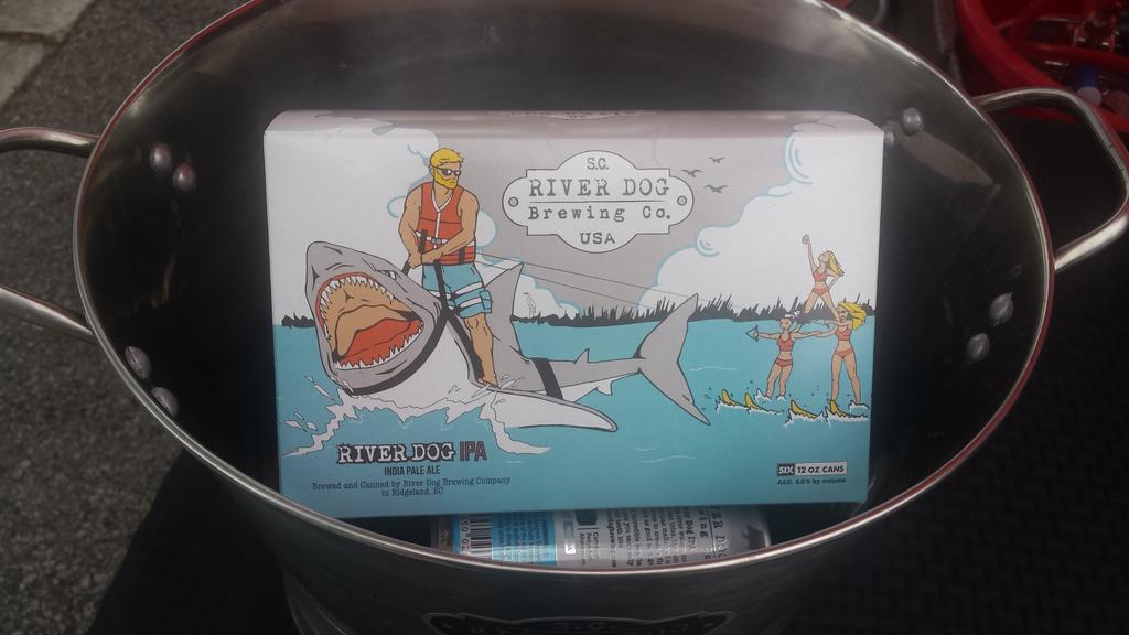 beertrekkie's tweet photo. At @ChasBrewHaHa right now.
One of the finest beers to today was @RiverDogBrew's double IPA clocking in at 9.0%. https://t.co/g86lHJPO95