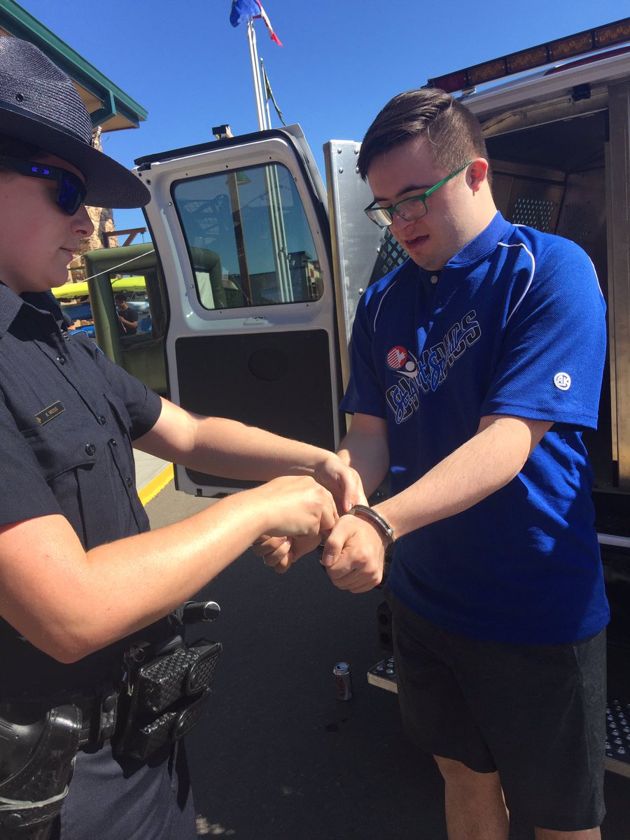 Neph7hys's tweet photo. Come join us @Cabelas for #freeourfinest @Alberta_LETR @SpecialOAlberta https://t.co/gEQzdb9I8z