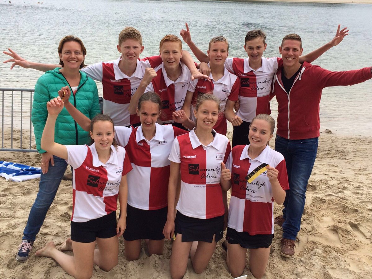 FiduciaKorfbal's tweet image. #Fiducia B1 pakt de 1e prijs bij @BeachkorfbalKVW Mooie afsluiting van mooi seizoen! #toppers