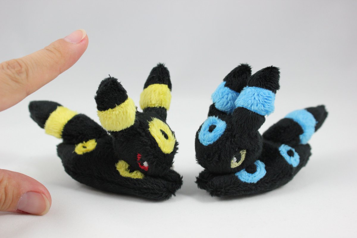 emiicreations's tweet photo. TINY Umbreon Plush #umbreon #eveeevolution #plushie #pokemon #kawaii https://t.co/UqcedvvyAd https://t.co/gUHIVyoN4a