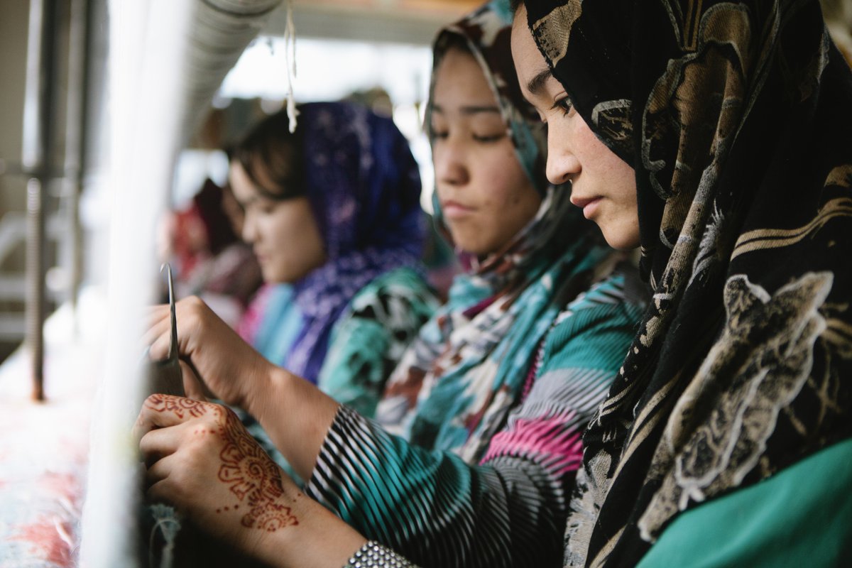 USDOL's tweet image. Our ILAB project w/ @GoodWeave aims to #LetGirlsLearn while moms learn to weave: 1.usa.gov/1S2A9ih