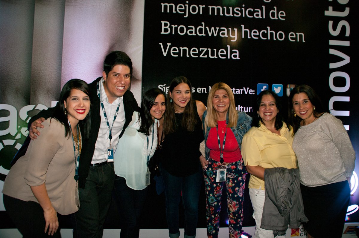 RT si fuiste de los que asistió a una de nuestras funciones. ¡A todos, gracias! #RecuerdoCasiNormal