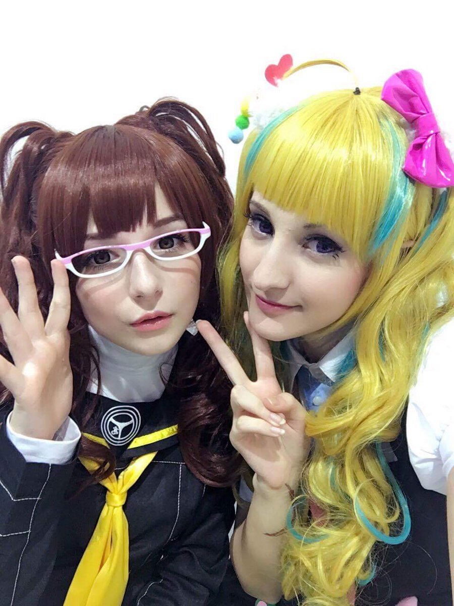 x_kyuhime_x's tweet photo. With @Aisudelic today in @Wondercon_it  Tomorrow I will cosplay Sophie Hatter with @FioreManni as Howl https://t.co/jeutj01ODh