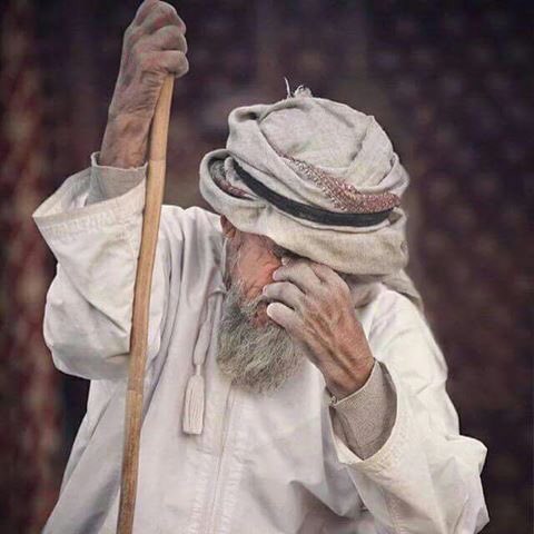 لا تحسر ع ايام مضى وراح
فاترك للماضي ذكرى معبرات
ان ناشدت الشيب عن ما فات
تذكر أيامه بشوق ودمعات..

#احرفي
<a href="/asinawi/">عبدالله بن ناصر السناوي</a>