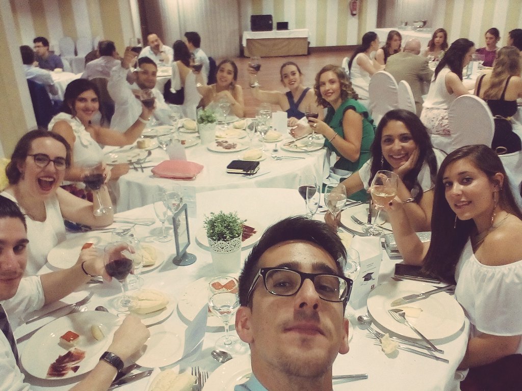 March_CL's tweet photo. Com saudades de você  @iberisTICs @agbenito #graduacionpt2016 https://t.co/eqMcSJtD2j