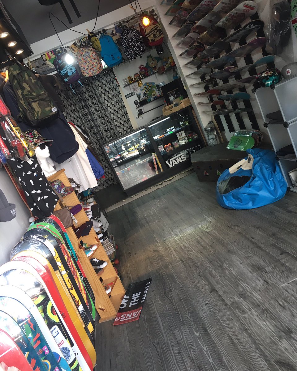 just4skaters's tweet photo. Regálale algo a papá #mexico#coloniaroma  @LaRomaDF @RomaCondesa #skateshop https://t.co/kqLjM7Kcis
