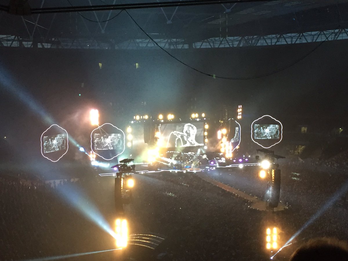 RunningJerry's tweet image. We can be Heros #ColdplayWembley