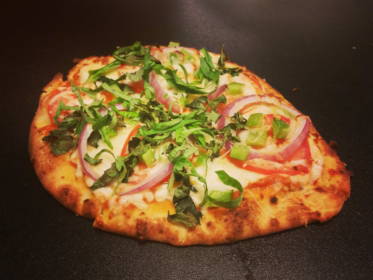 MCLCHEFGARY's tweet photo. Tonight's dinner special- Naan bread pizza #bethebenchmark #MCL #tranquilityestates https://t.co/LWeEZUHWZG
