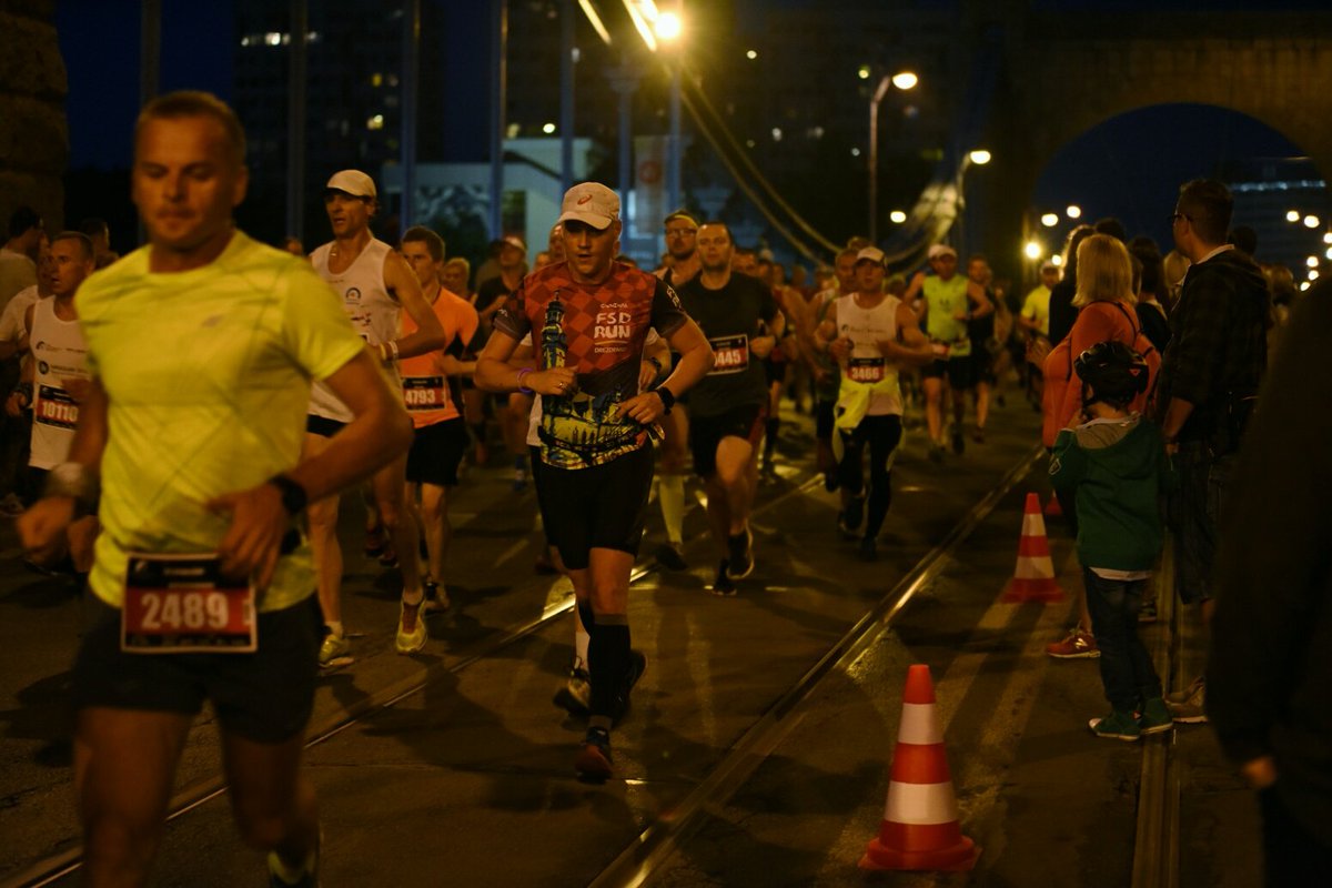 wroclaw_info's tweet photo. #runPeopleRun! #Nocny #Półmaraton #Wrocław https://t.co/YgKoYf5vfX
