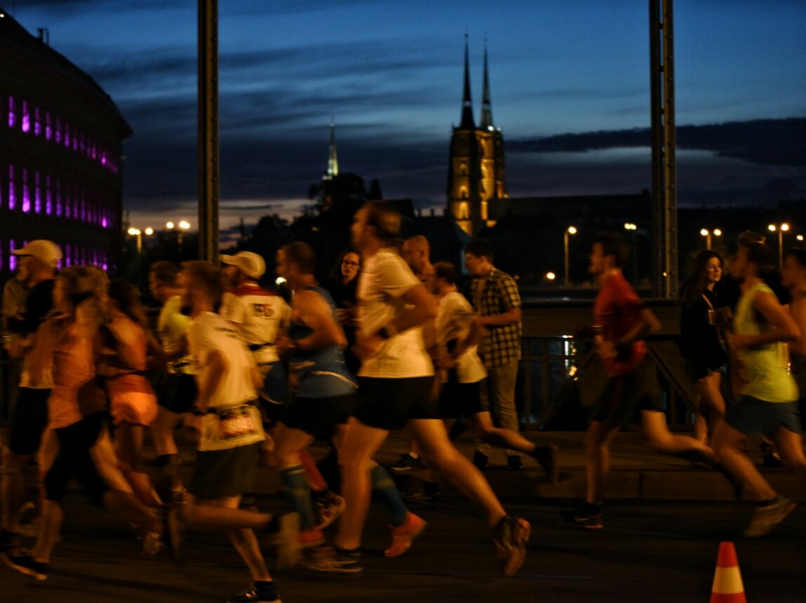 wroclaw_info's tweet photo. #runPeopleRun! #Nocny #Półmaraton #Wrocław https://t.co/YgKoYf5vfX