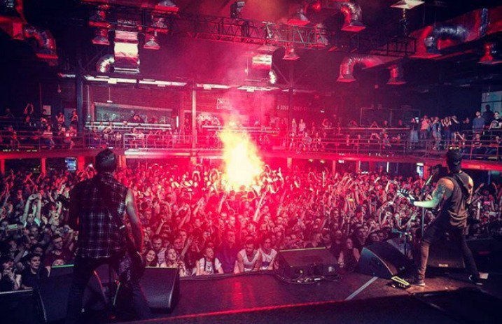 AltPress's tweet photo. Crowd lights fire during Bullet For My Valentine set, moshes around it: https://t.co/ggNWnEYJUh https://t.co/h9SjRJweaz