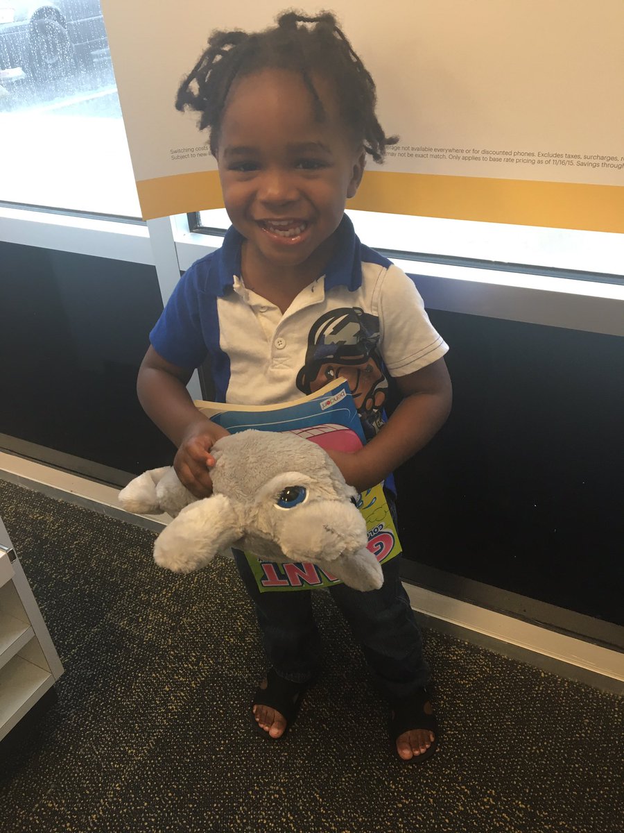 5PointsSprint's tweet photo. #mannythemanatee helping kian color while his parents switch to #sprint https://t.co/OXmkqMhah0